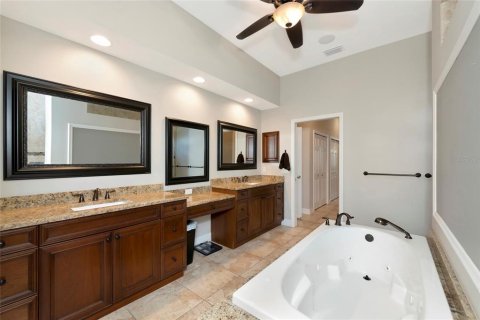 Casa en venta en Bradenton, Florida, 4 dormitorios, 299.61 m2 № 2221302 - foto 27