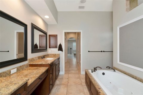 Casa en venta en Bradenton, Florida, 4 dormitorios, 299.61 m2 № 2221302 - foto 26