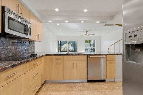 Adosado en venta en Miami, Florida, 2 dormitorios, 120.68 m2 № 2085824 - foto 11