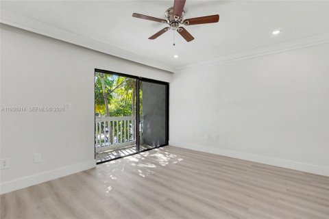 Adosado en venta en Miami, Florida, 2 dormitorios, 120.68 m2 № 2085824 - foto 16