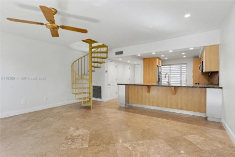 Adosado en venta en Miami, Florida, 2 dormitorios, 120.68 m2 № 2085824 - foto 3