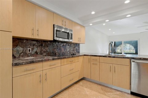 Adosado en venta en Miami, Florida, 2 dormitorios, 120.68 m2 № 2085824 - foto 5