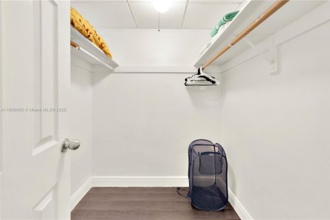 Купить кондоминиум в Холливуд, Флорида 2 спальни, 109.25м2, № 1956677 - фото 24