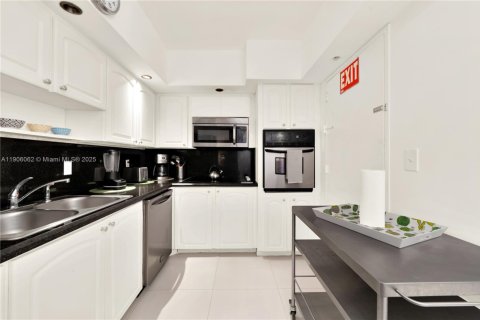 Купить кондоминиум в Холливуд, Флорида 2 спальни, 109.25м2, № 1956677 - фото 15