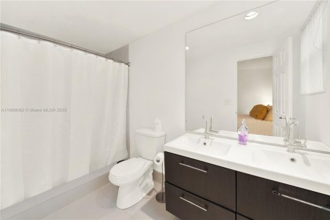 Купить кондоминиум в Холливуд, Флорида 2 спальни, 109.25м2, № 1956677 - фото 22