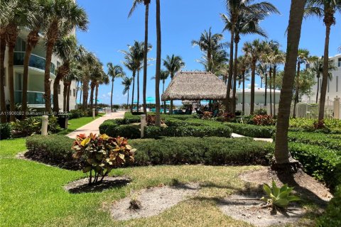 Купить кондоминиум в Холливуд, Флорида 2 спальни, 109.25м2, № 1956677 - фото 4