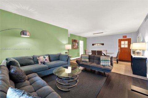 Купить кондоминиум в Холливуд, Флорида 2 спальни, 109.25м2, № 1956677 - фото 13