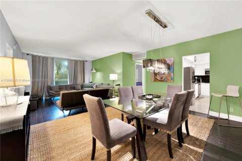 Купить кондоминиум в Холливуд, Флорида 2 спальни, 109.25м2, № 1956677 - фото 9