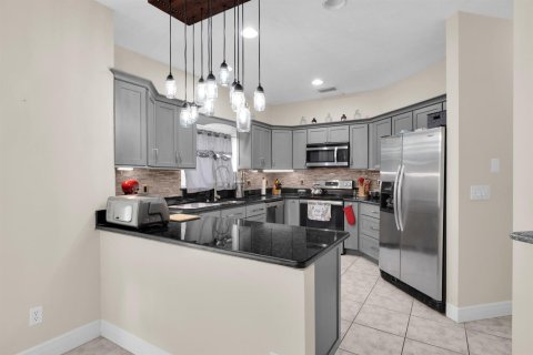 Villa ou maison à vendre à St. Lucie, Floride: 3 chambres, 191.29 m2 № 2383026 - photo 14