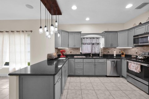 Villa ou maison à vendre à St. Lucie, Floride: 3 chambres, 191.29 m2 № 2383026 - photo 15