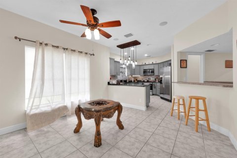 Villa ou maison à vendre à St. Lucie, Floride: 3 chambres, 191.29 m2 № 2383026 - photo 11