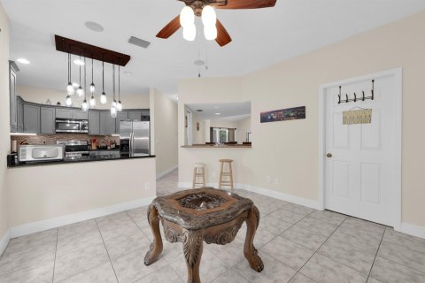 Villa ou maison à vendre à St. Lucie, Floride: 3 chambres, 191.29 m2 № 2383026 - photo 12