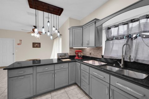 Villa ou maison à vendre à St. Lucie, Floride: 3 chambres, 191.29 m2 № 2383026 - photo 17