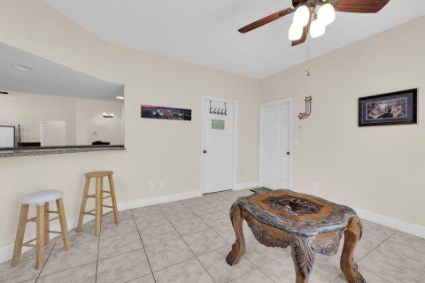 Villa ou maison à vendre à St. Lucie, Floride: 3 chambres, 191.29 m2 № 2383026 - photo 13