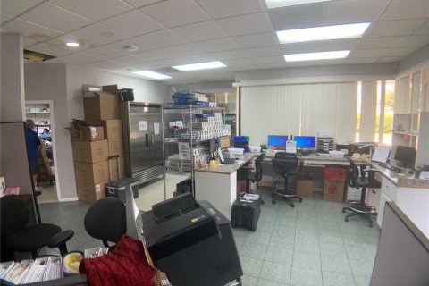 Commercial property in Largo, Florida 329.8 sq.m. № 214406 - photo 17