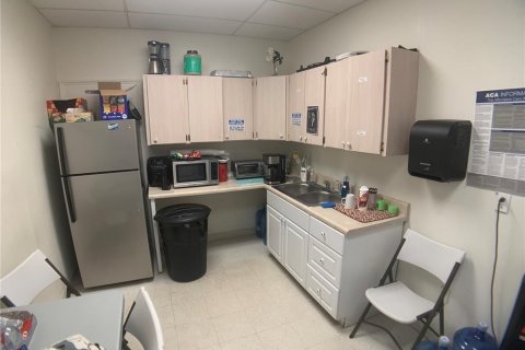 Commercial property in Largo, Florida 329.8 sq.m. № 214406 - photo 21