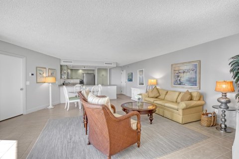 Condo in Riviera Beach, Florida, 2 bedrooms  № 2146393 - photo 12