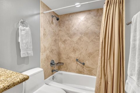 Condo in Riviera Beach, Florida, 2 bedrooms  № 2146393 - photo 23