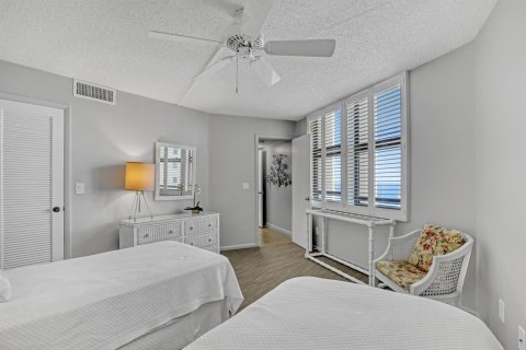 Condo in Riviera Beach, Florida, 2 bedrooms  № 2146393 - photo 25
