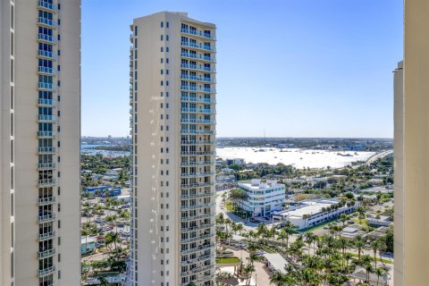 Condo in Riviera Beach, Florida, 2 bedrooms  № 2146393 - photo 30