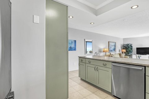 Condo in Riviera Beach, Florida, 2 bedrooms  № 2146393 - photo 10