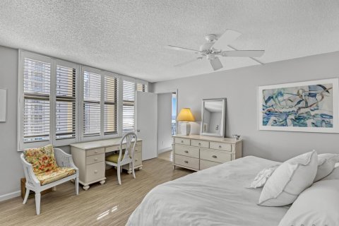Condo in Riviera Beach, Florida, 2 bedrooms  № 2146393 - photo 19