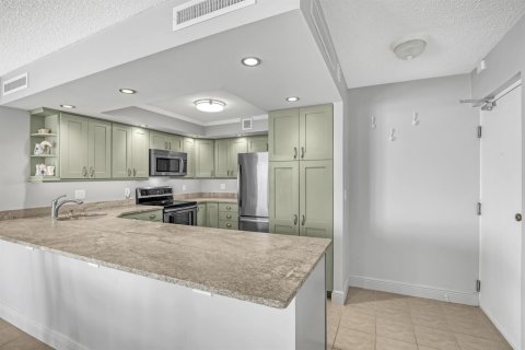 Condo in Riviera Beach, Florida, 2 bedrooms  № 2146393 - photo 7