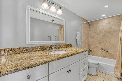 Condo in Riviera Beach, Florida, 2 bedrooms  № 2146393 - photo 22