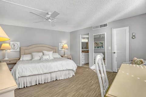 Condo in Riviera Beach, Florida, 2 bedrooms  № 2146393 - photo 17