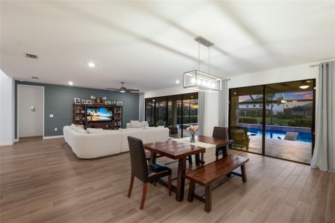 Casa en venta en Lakewood Ranch, Florida, 5 dormitorios, 372.54 m2 № 2093175 - foto 9