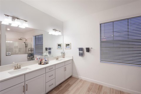 Casa en venta en Lakewood Ranch, Florida, 5 dormitorios, 372.54 m2 № 2093175 - foto 25