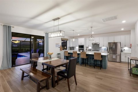 Casa en venta en Lakewood Ranch, Florida, 5 dormitorios, 372.54 m2 № 2093175 - foto 8