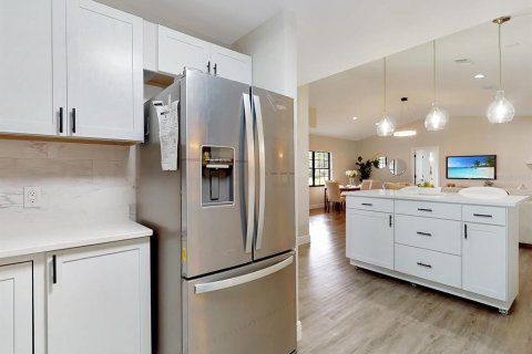 Casa en venta en Kissimmee, Florida, 3 dormitorios, 184.5 m2 № 1900201 - foto 11
