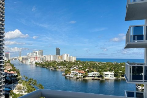 Condo in Aventura, Florida, 2 bedrooms  № 2027542 - photo 11