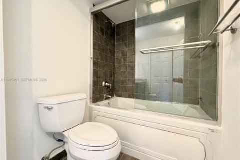 Condo in Aventura, Florida, 2 bedrooms  № 2027542 - photo 16