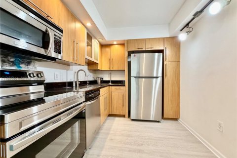 Condo in Aventura, Florida, 2 bedrooms  № 2027542 - photo 9