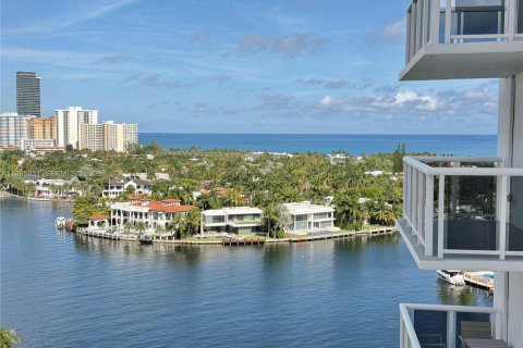 Condo in Aventura, Florida, 2 bedrooms  № 2027542