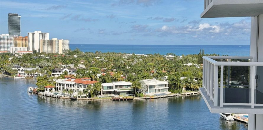 Condo in Aventura, Florida, 2 bedrooms  № 2027542