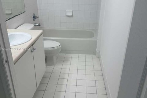 Снять в аренду кондоминиум в Майами, Флорида 2 спальни, 80.64м2, № 2067724 - фото 13