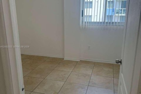 Снять в аренду кондоминиум в Майами, Флорида 2 спальни, 80.64м2, № 2067724 - фото 8