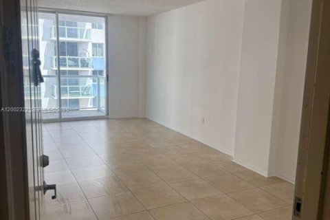 Снять в аренду кондоминиум в Майами, Флорида 2 спальни, 80.64м2, № 2067724 - фото 4