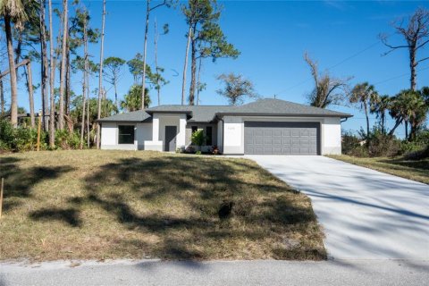 House in Punta Gorda, Florida 3 bedrooms, 144.18 sq.m. № 2210223