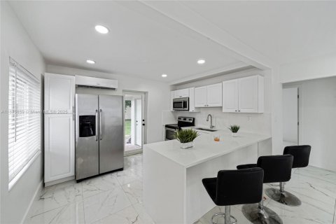 Casa en venta en Hollywood, Florida, 2 dormitorios, 80.08 m2 № 1926897 - foto 3