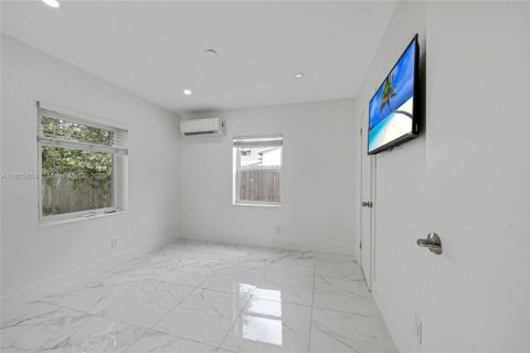 Casa en venta en Hollywood, Florida, 2 dormitorios, 80.08 m2 № 1926897 - foto 9