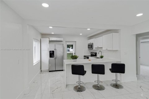 Casa en venta en Hollywood, Florida, 2 dormitorios, 80.08 m2 № 1926897 - foto 4