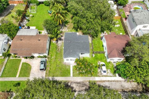 Casa en venta en Hollywood, Florida, 2 dormitorios, 80.08 m2 № 1926897 - foto 18