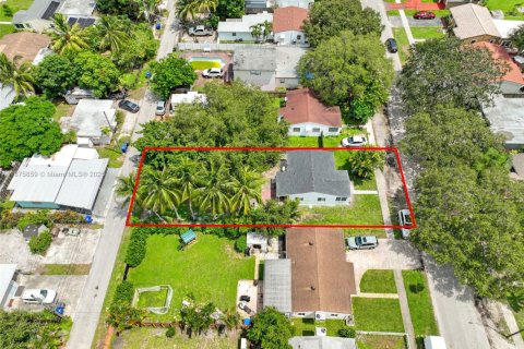 Casa en venta en Hollywood, Florida, 2 dormitorios, 80.08 m2 № 1926897 - foto 17