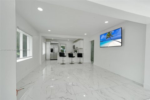Casa en venta en Hollywood, Florida, 2 dormitorios, 80.08 m2 № 1926897 - foto 5