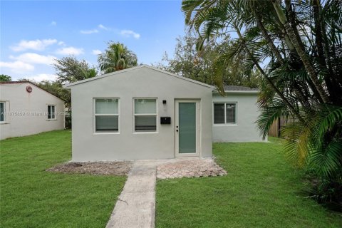 Casa en venta en Hollywood, Florida, 2 dormitorios, 80.08 m2 № 1926897 - foto 1