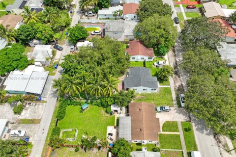Casa en venta en Hollywood, Florida, 2 dormitorios, 80.08 m2 № 1926897 - foto 22